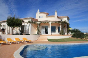 Luxurious villa with beautiful see views & spacious garden